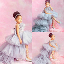 Load image into Gallery viewer, 2020 High Low Flower Girl Dresses For Wedding Lace Appliqued Tiered Skirts Little Girls Pageant Dress Feather Communion Dresses

